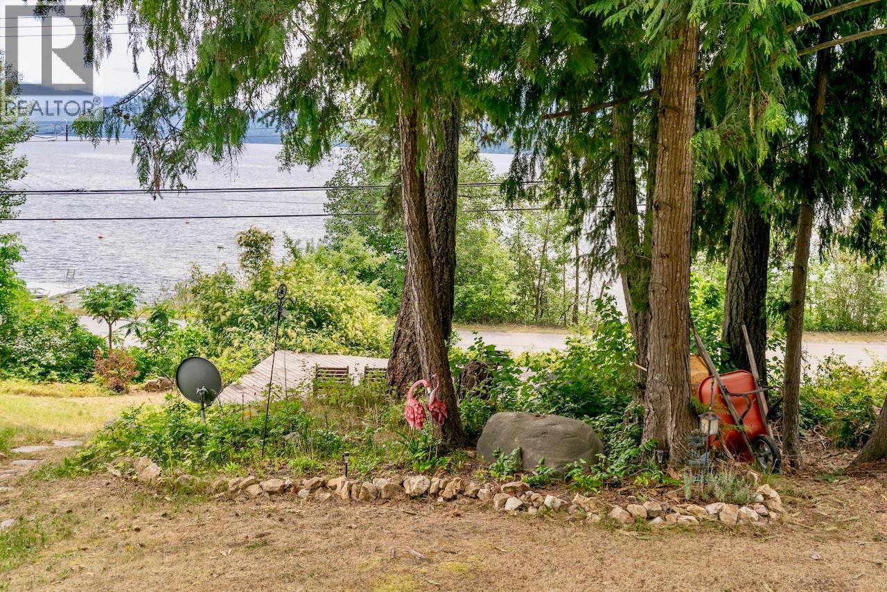 2989 Squilax-Anglemont Road, Lee Creek