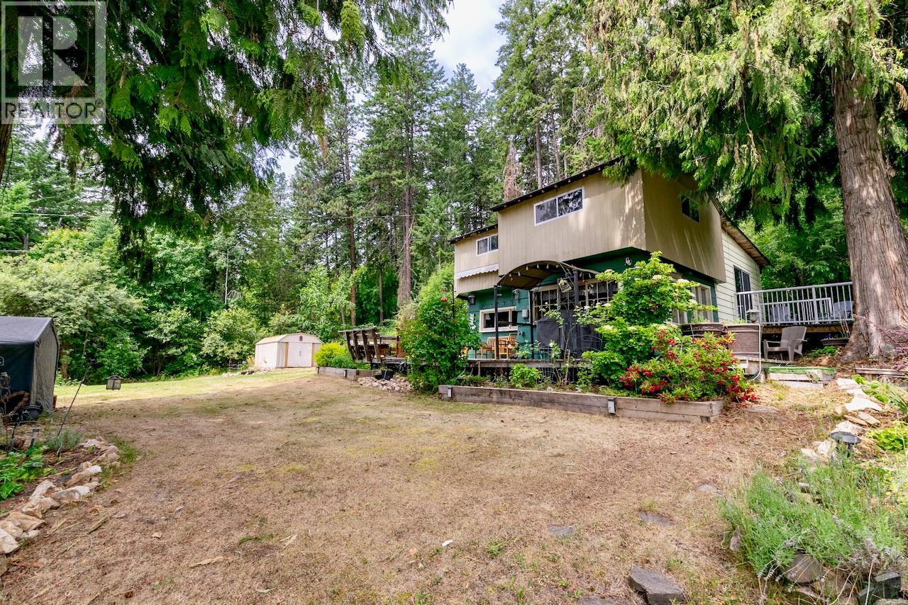 2989 Squilax-Anglemont Road, Lee Creek