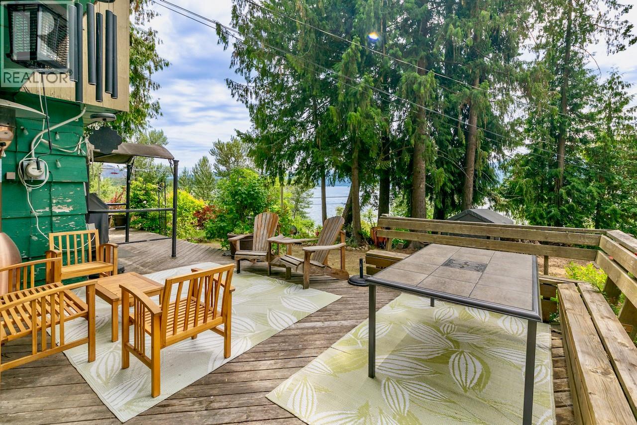 2989 Squilax-Anglemont Road, Lee Creek