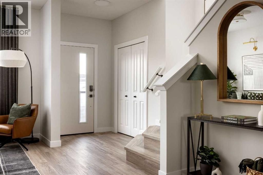 566 Wolf Willow Boulevard SE - Photo 2 of 15, Calgary, Alberta