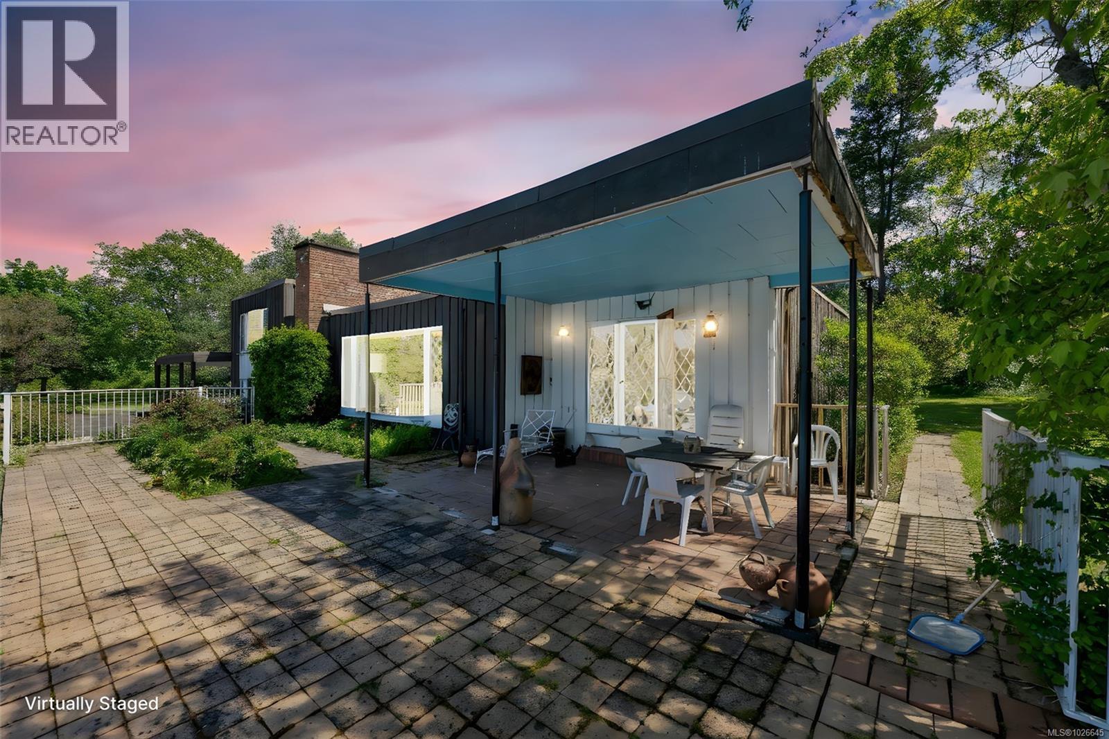 6364 Deykin Ave, Duncan