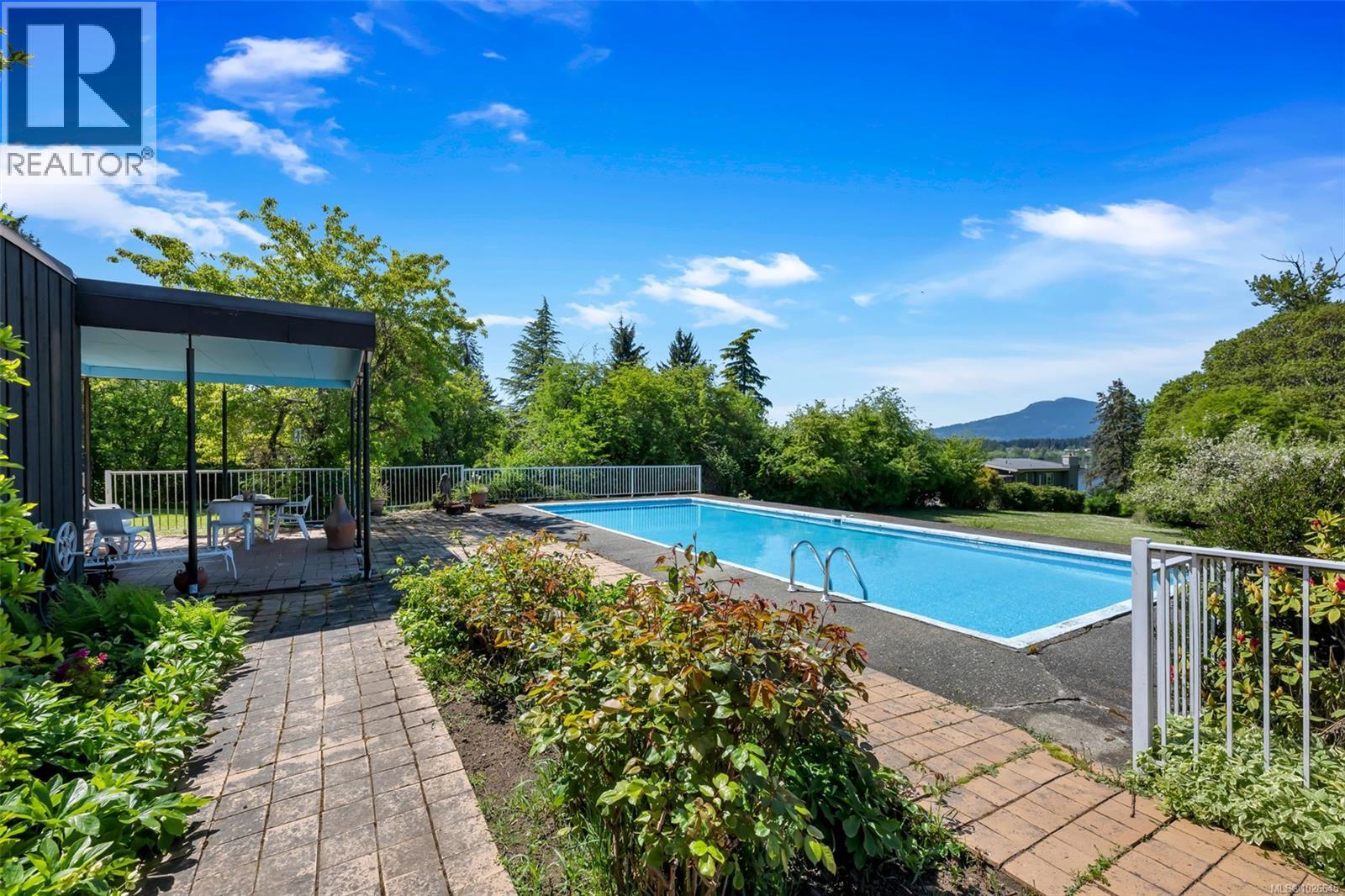 6364 Deykin Ave, Duncan