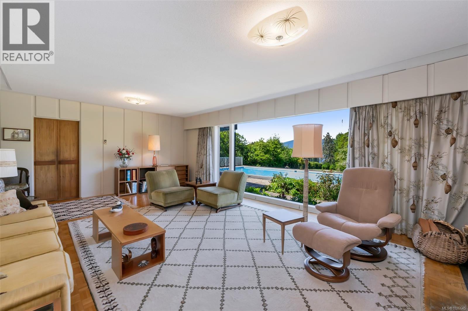 6364 Deykin Ave, Duncan