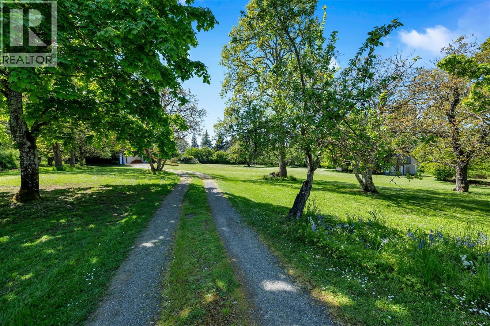 6364 Deykin Ave, Duncan