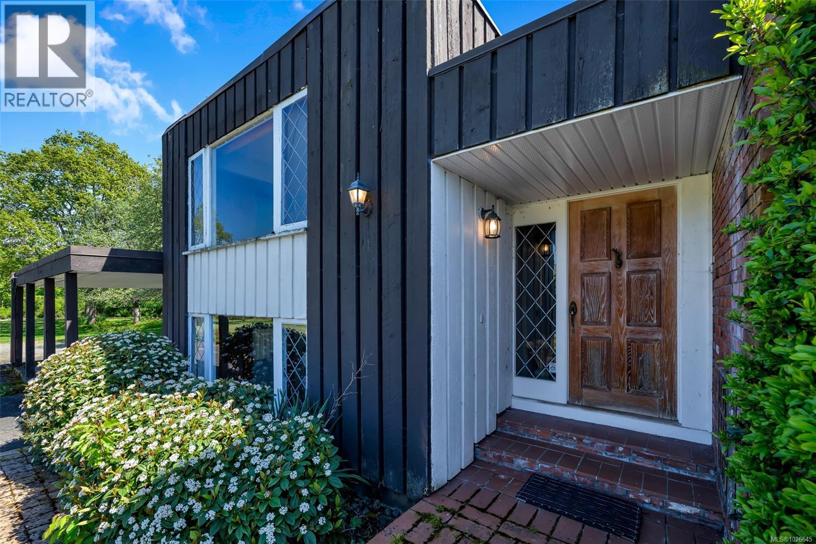 6364 Deykin Ave, Duncan