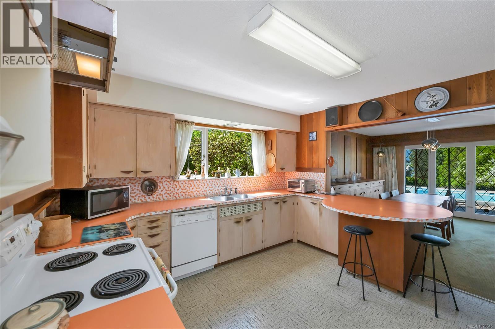 6364 Deykin Ave, Duncan