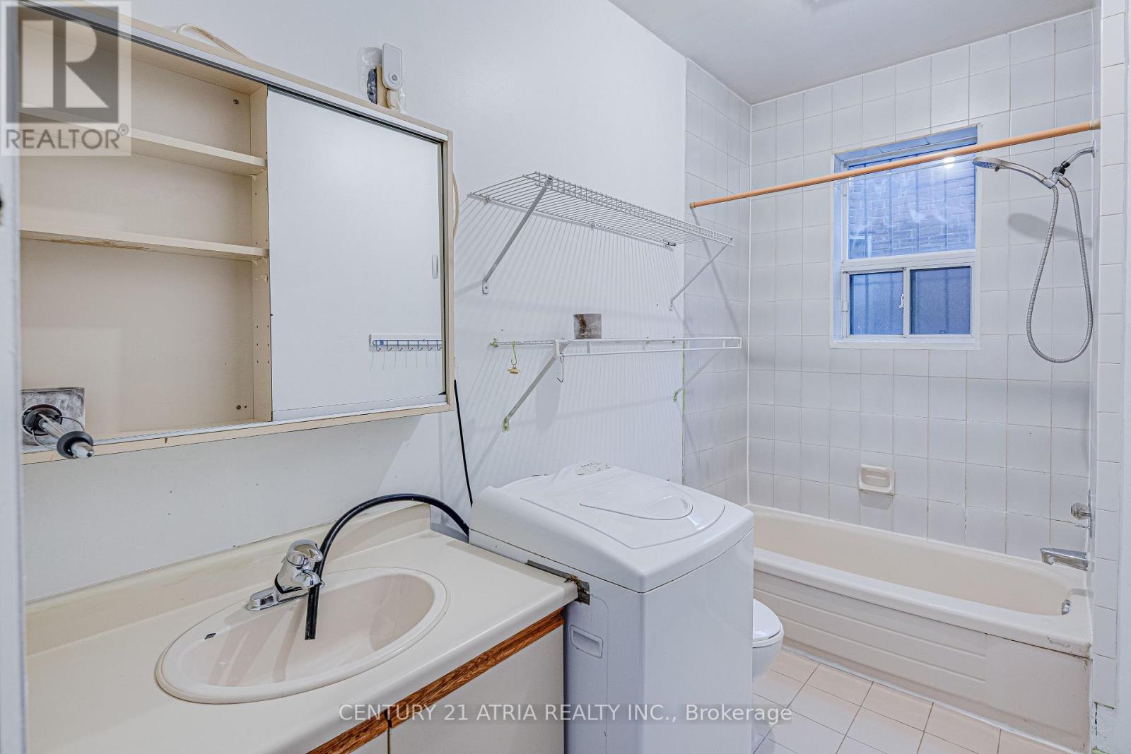 1564 DANFORTH AVENUE - 10