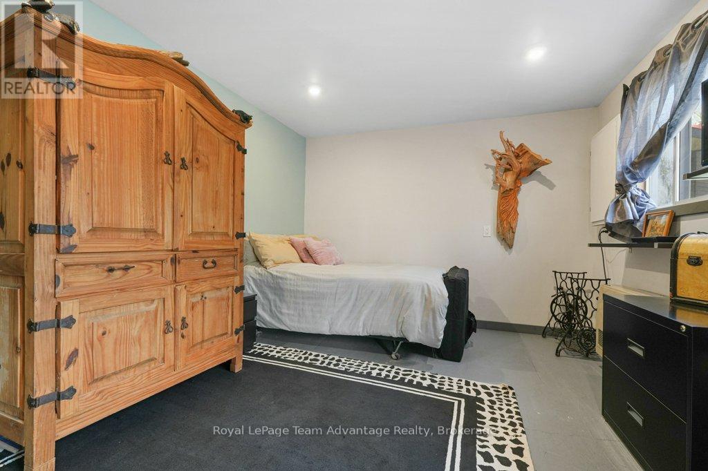 34 BEECHWOOD LANE - 46