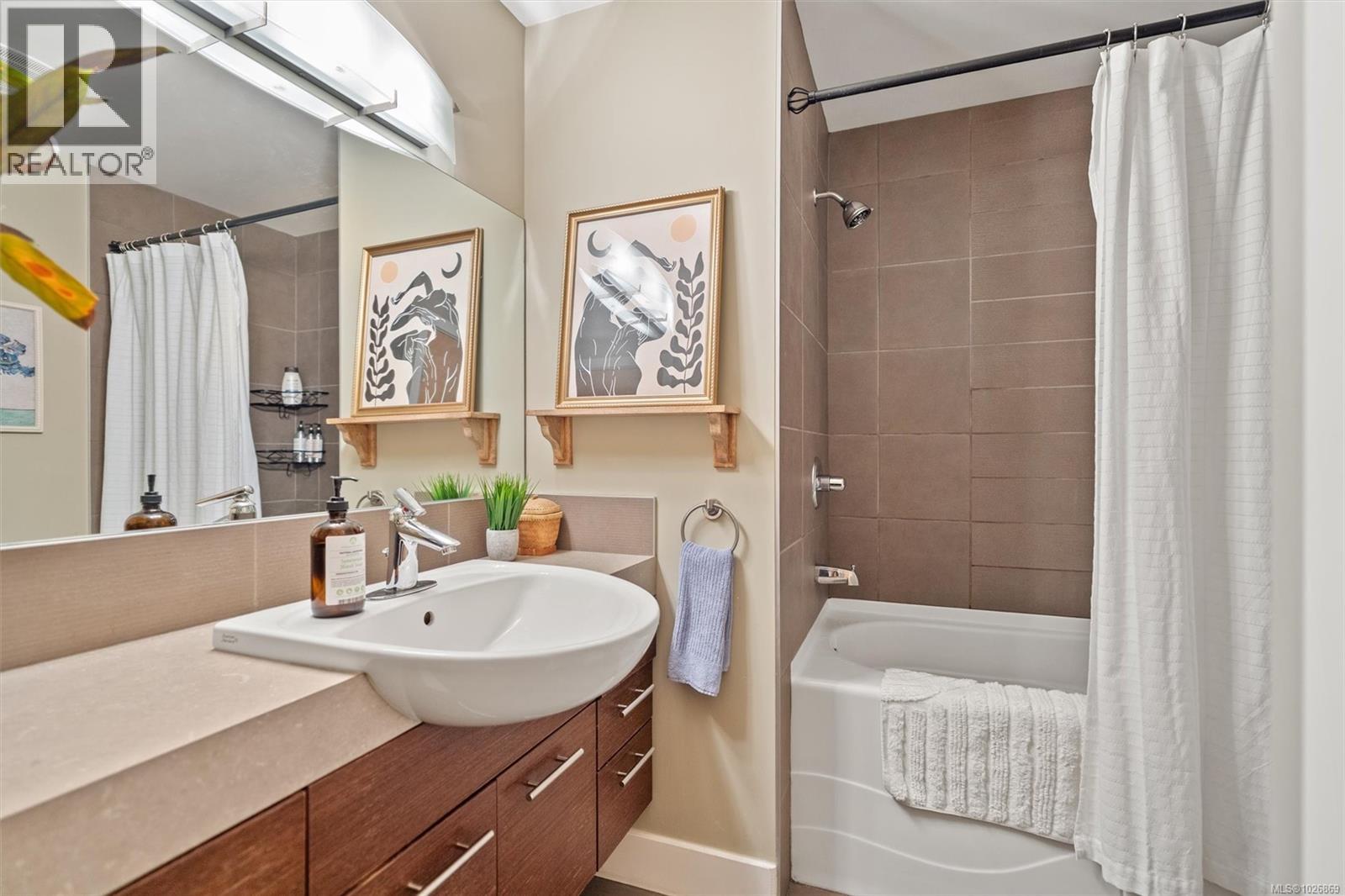 204 610 Johnson Street, Victoria