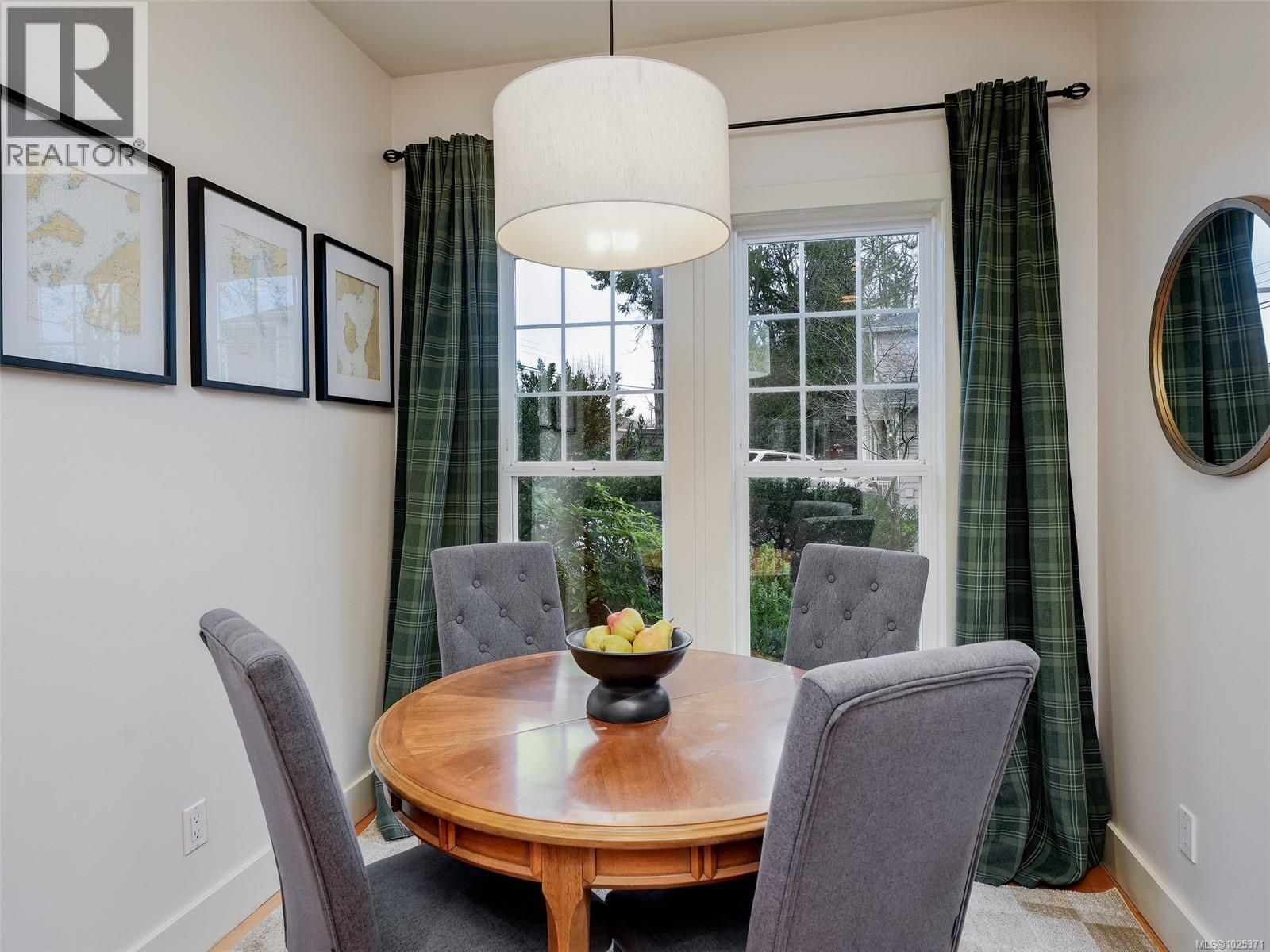 12 4530 Pipeline Road, Saanich