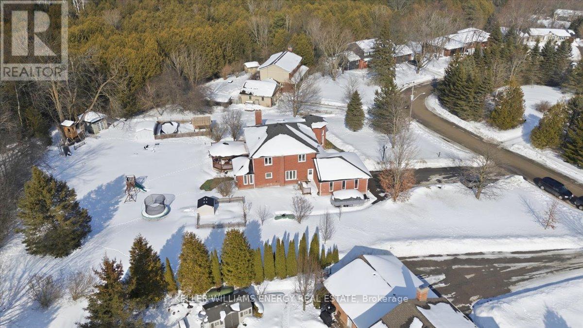 14 CHRISTIE CRESCENT — photo 35