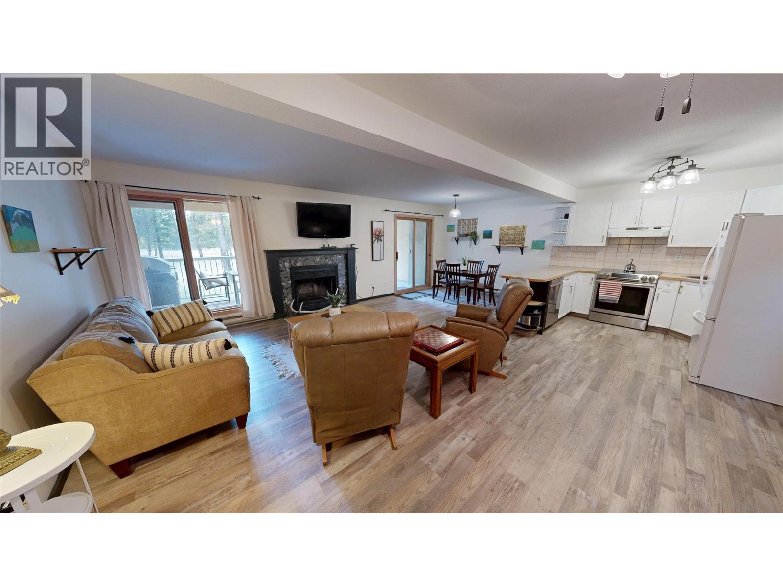 2 4850 MCKAY Street, Radium Hot Springs