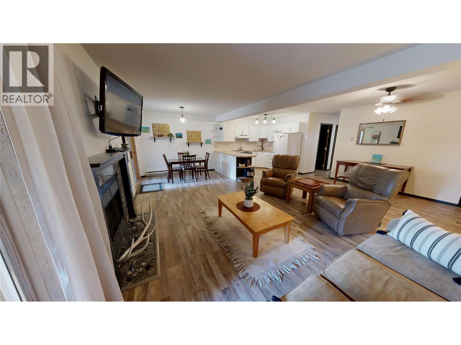 2 4850 MCKAY Street, Radium Hot Springs