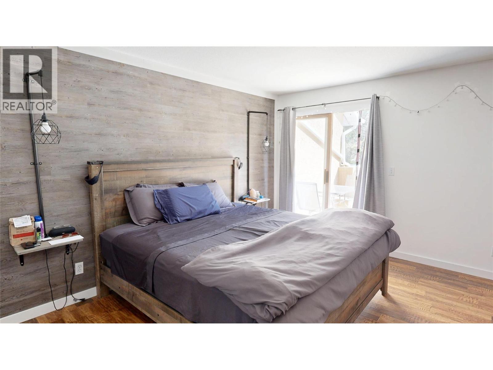 2 4850 MCKAY Street, Radium Hot Springs