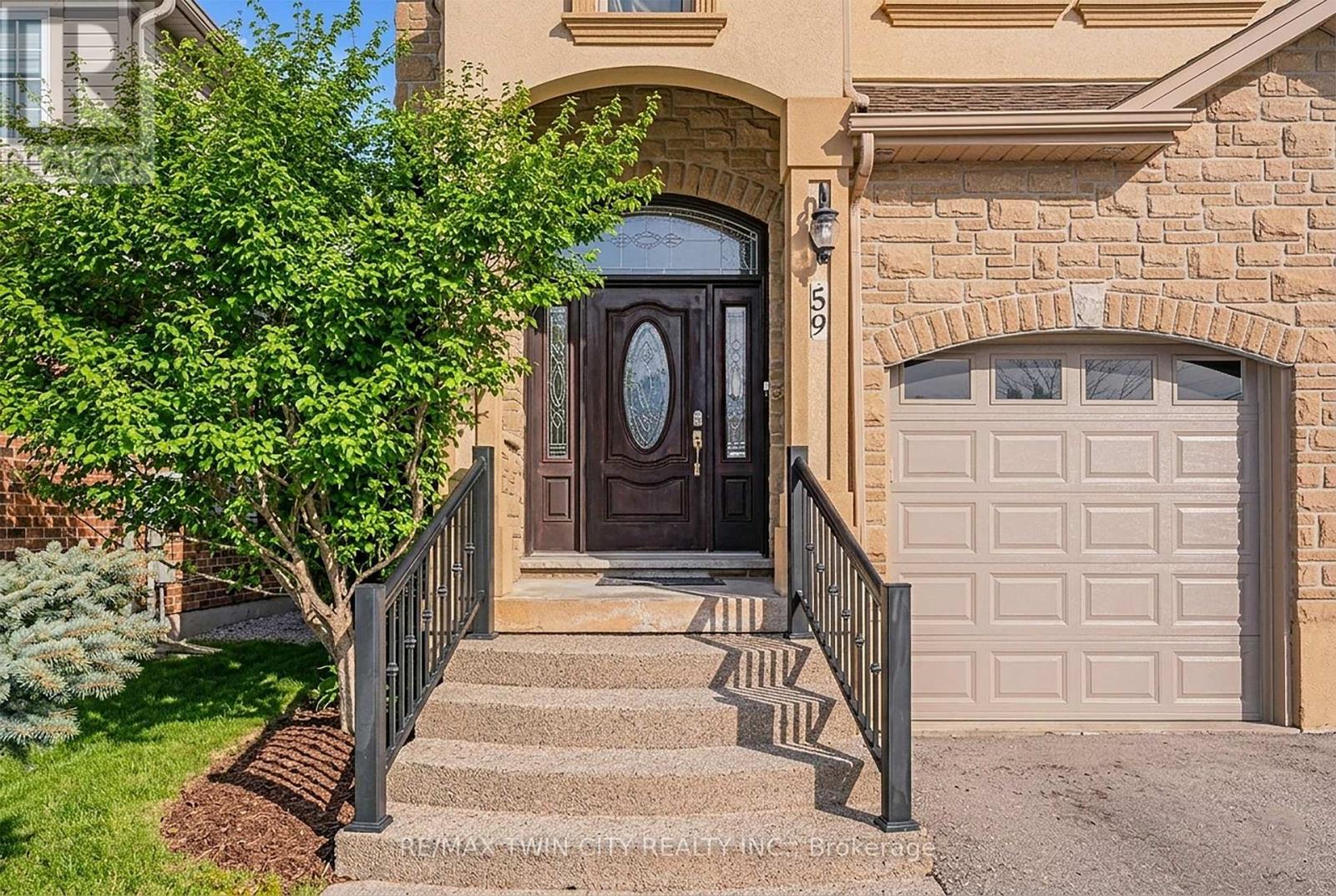 59 NEWCASTLE DRIVE - Photo 3 of 50, Kitchener, Ontario