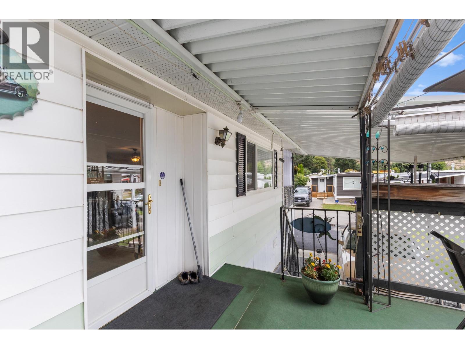 29 1929 97 Highway South, Westbank