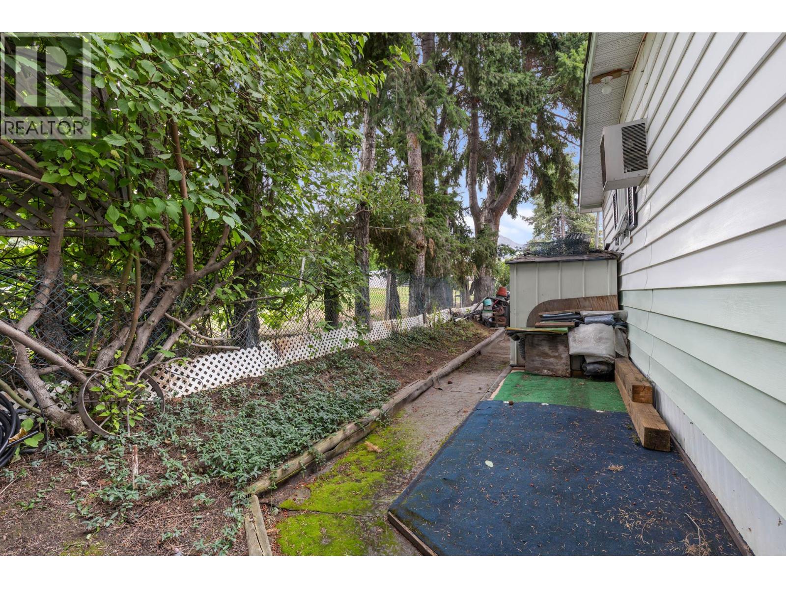 29 1929 97 Highway South, Westbank