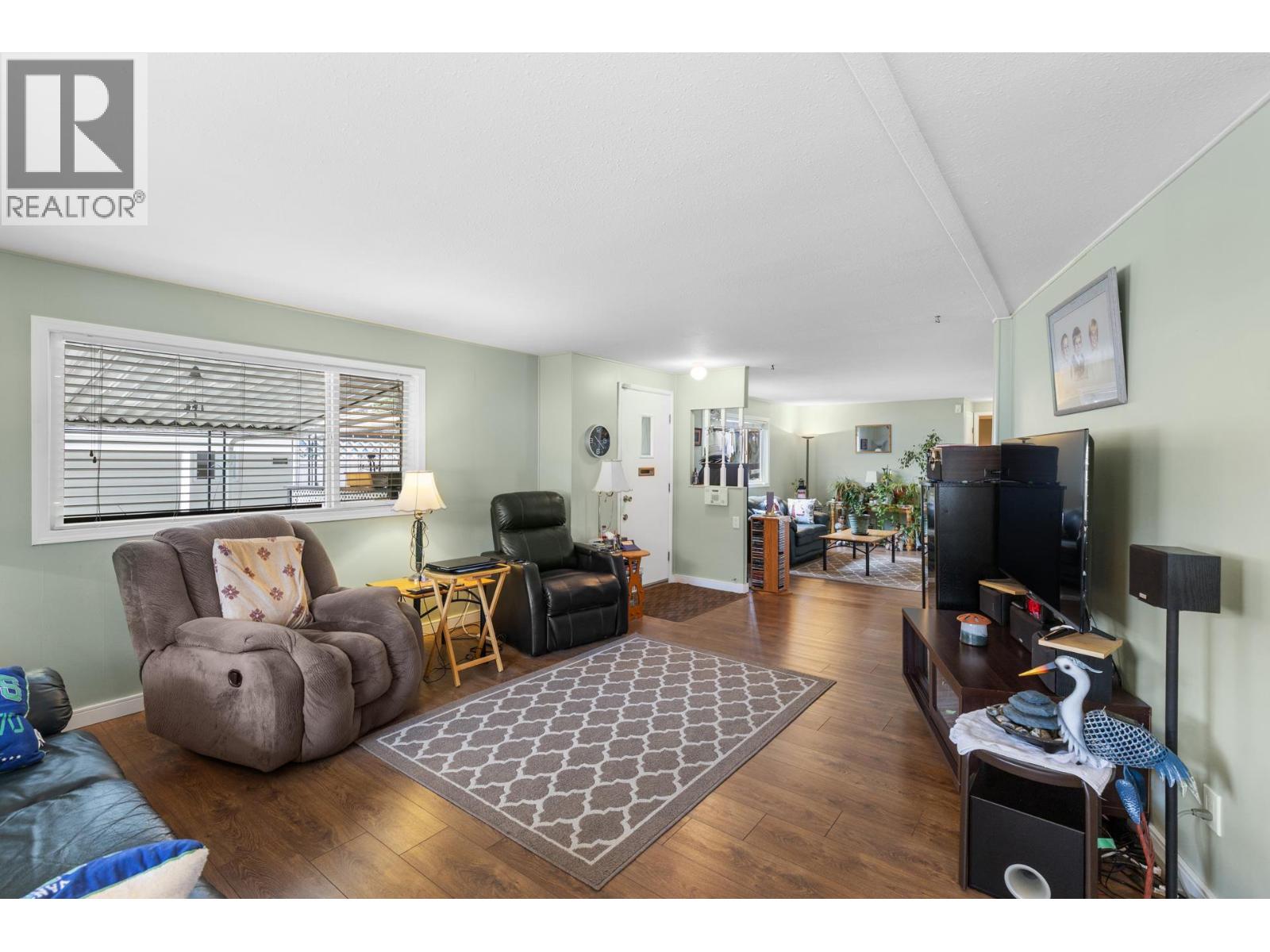 29 1929 97 Highway South, Westbank