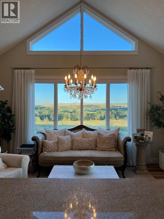 804 Fairway Boulevard - Photo 2 of 28, Cardston, Alberta