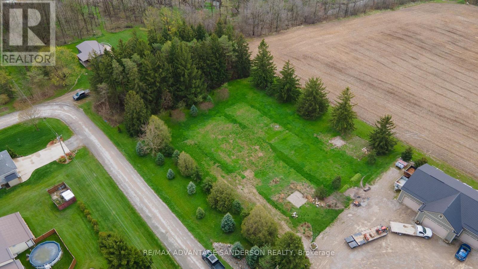 21 WEST STREET - Photo 3 of 5, North Middlesex (Carlisle), Ontario