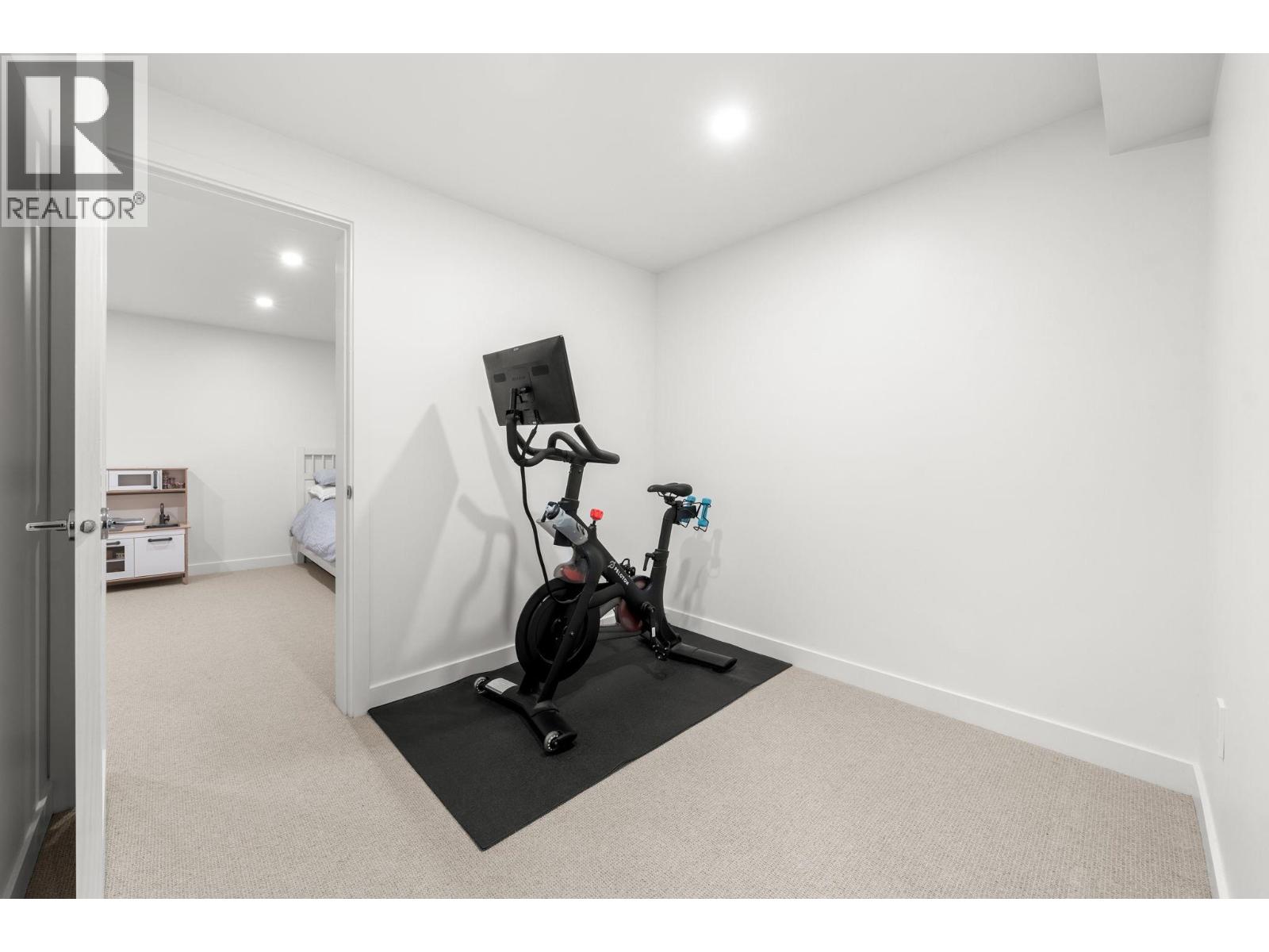 34 1910 CEDAR VILLAGE CRESCENT, North Vancouver