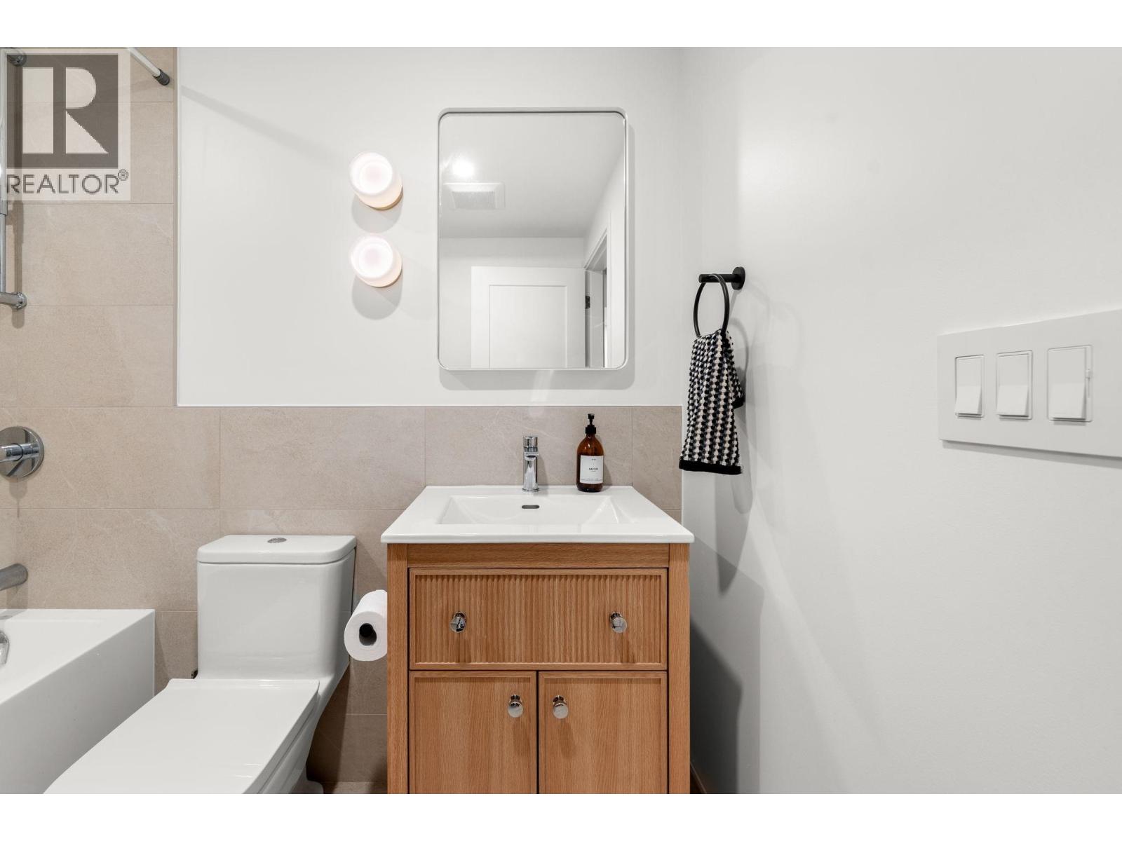 34 1910 CEDAR VILLAGE CRESCENT, North Vancouver