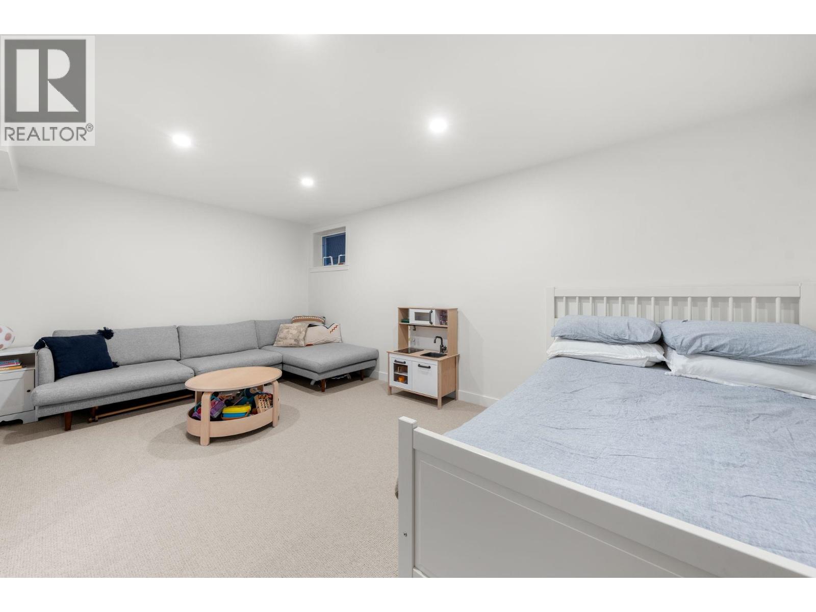 34 1910 CEDAR VILLAGE CRESCENT, North Vancouver