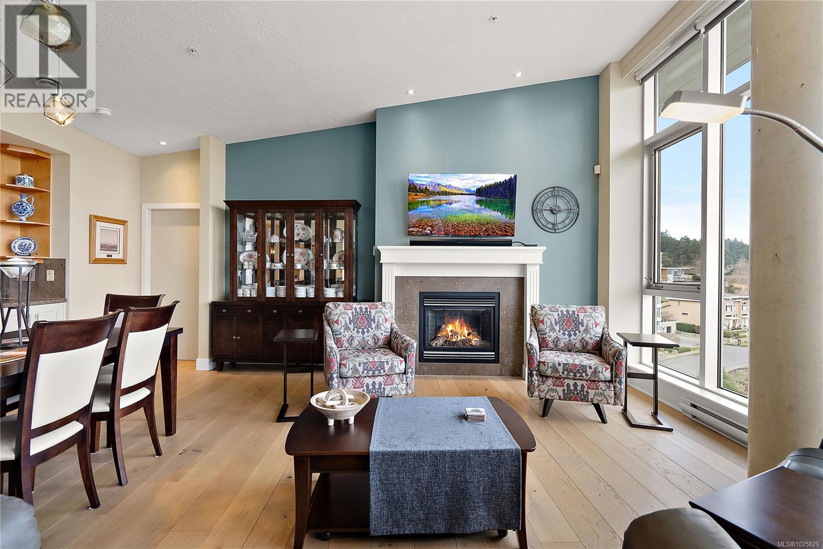 603 5332 Sayward Hill Crescent, Saanich