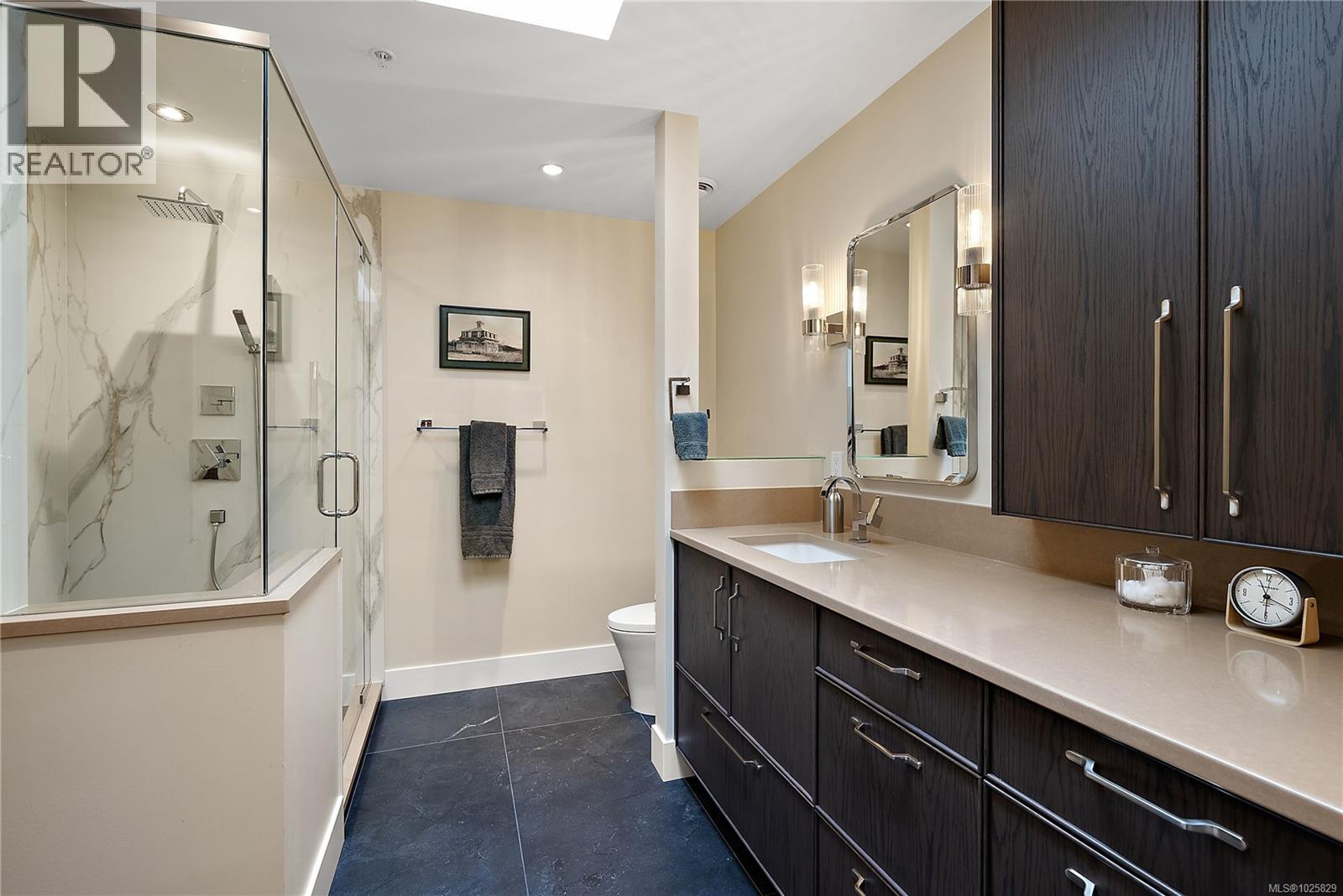 603 5332 Sayward Hill Crescent, Saanich