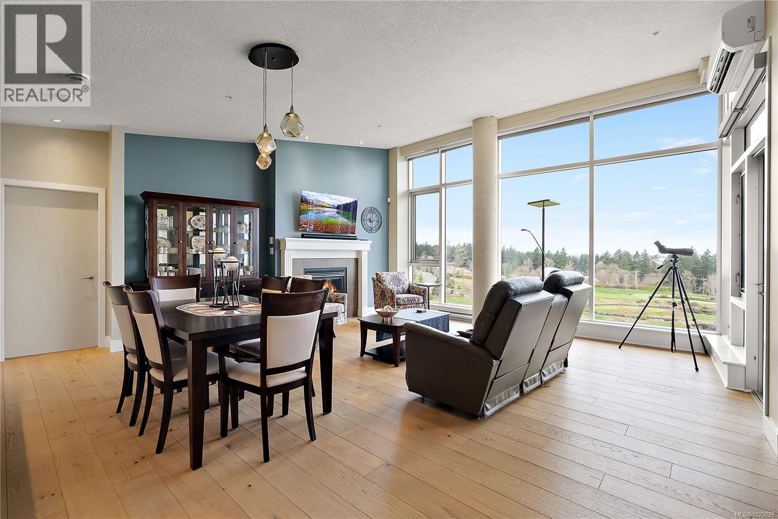 603 5332 Sayward Hill Crescent, Saanich