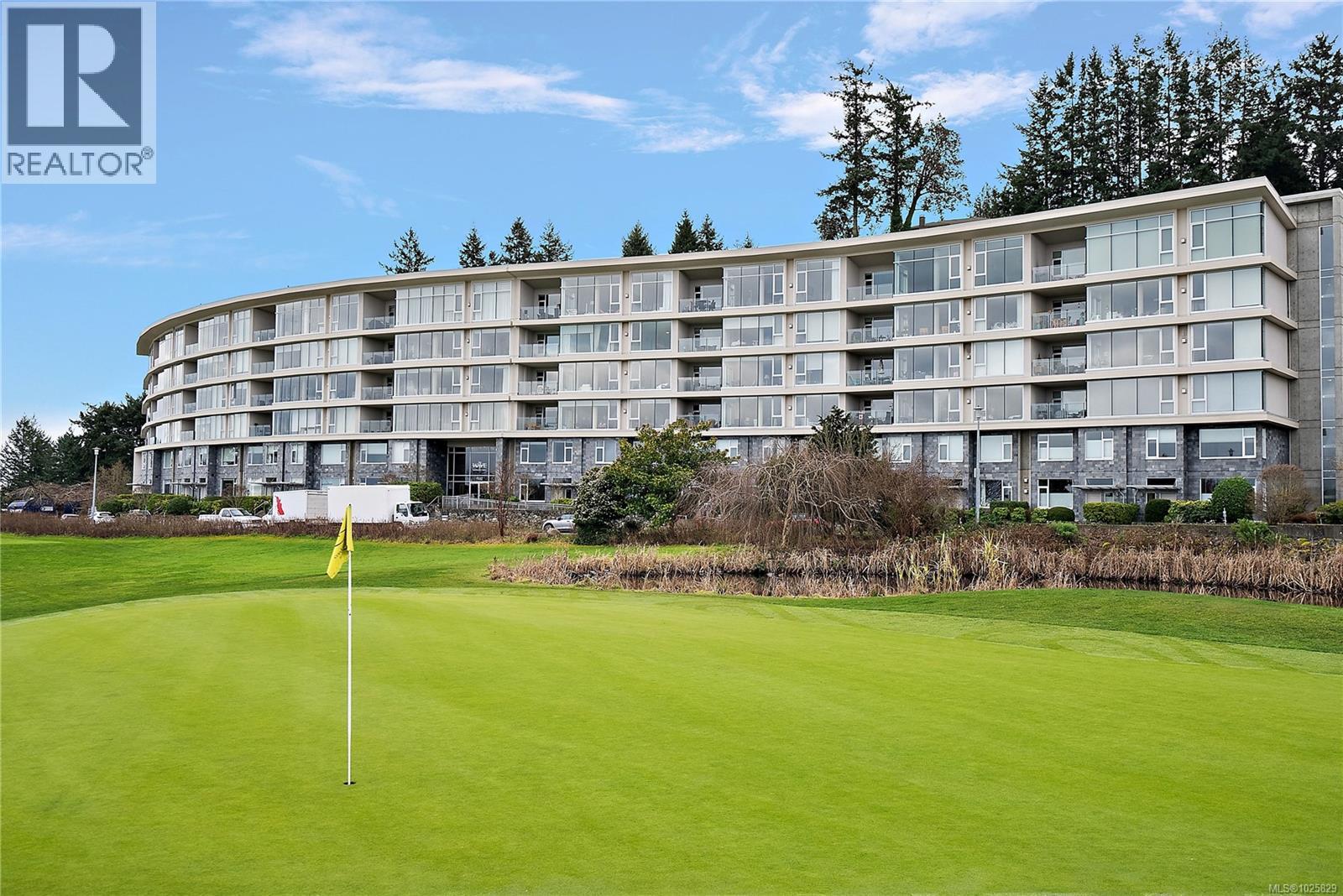 603 5332 Sayward Hill Crescent, Saanich