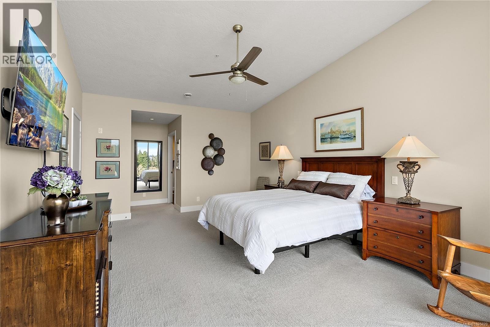 603 5332 Sayward Hill Crescent, Saanich