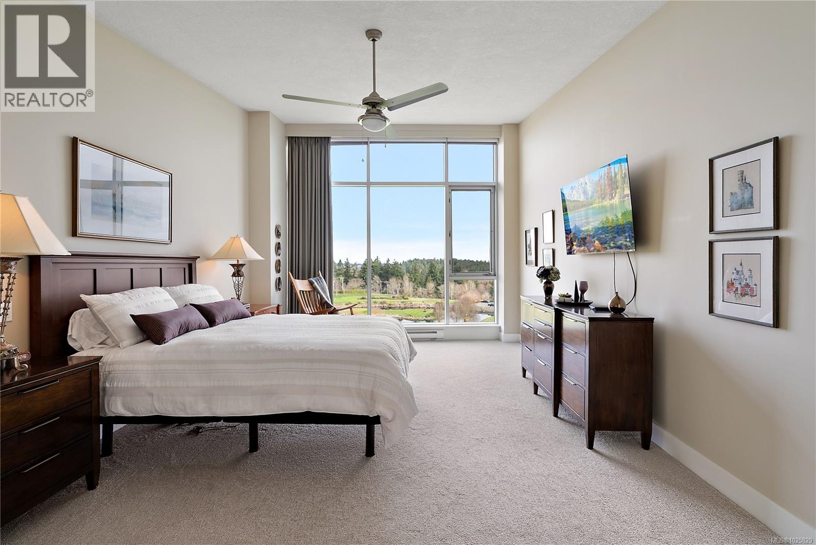 603 5332 Sayward Hill Crescent, Saanich