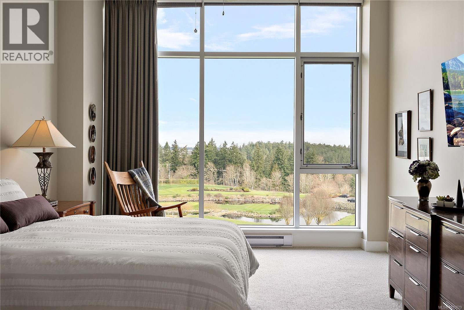 603 5332 Sayward Hill Crescent, Saanich