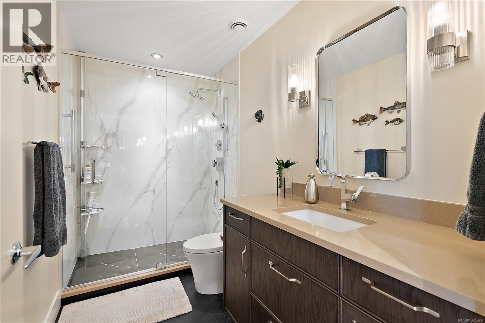 603 5332 Sayward Hill Crescent, Saanich