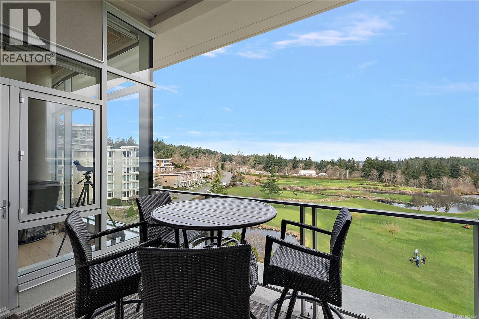 603 5332 Sayward Hill Crescent, Saanich