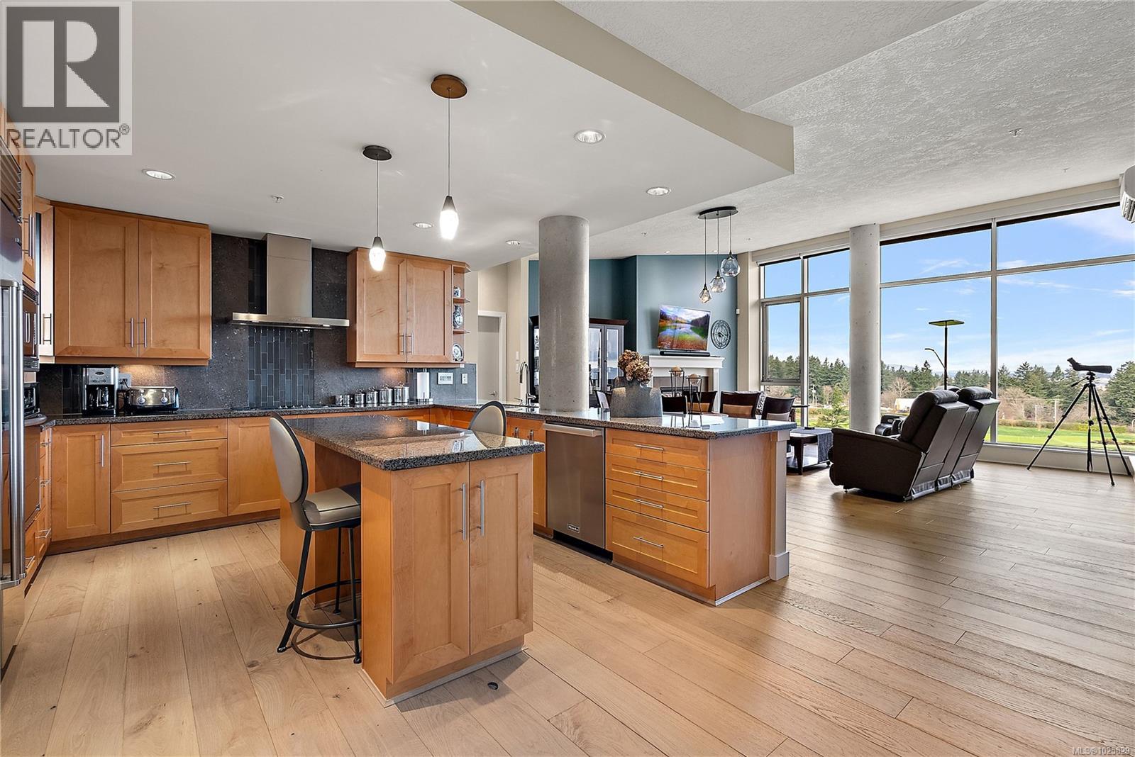 603 5332 Sayward Hill Crescent, Saanich