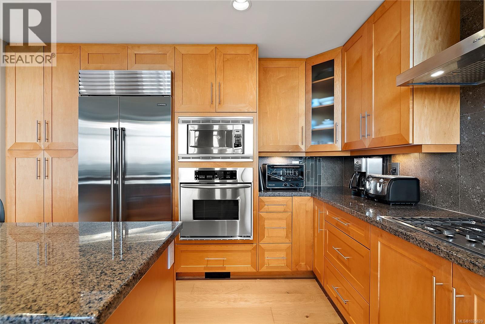 603 5332 Sayward Hill Crescent, Saanich