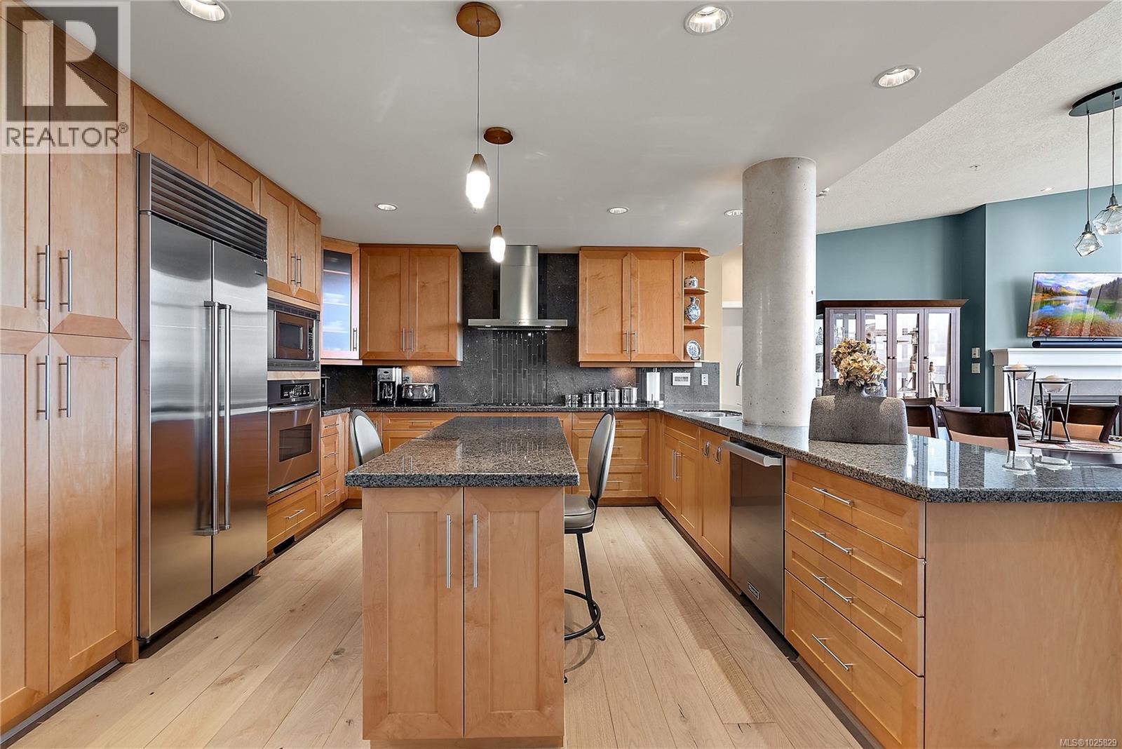 603 5332 Sayward Hill Crescent, Saanich