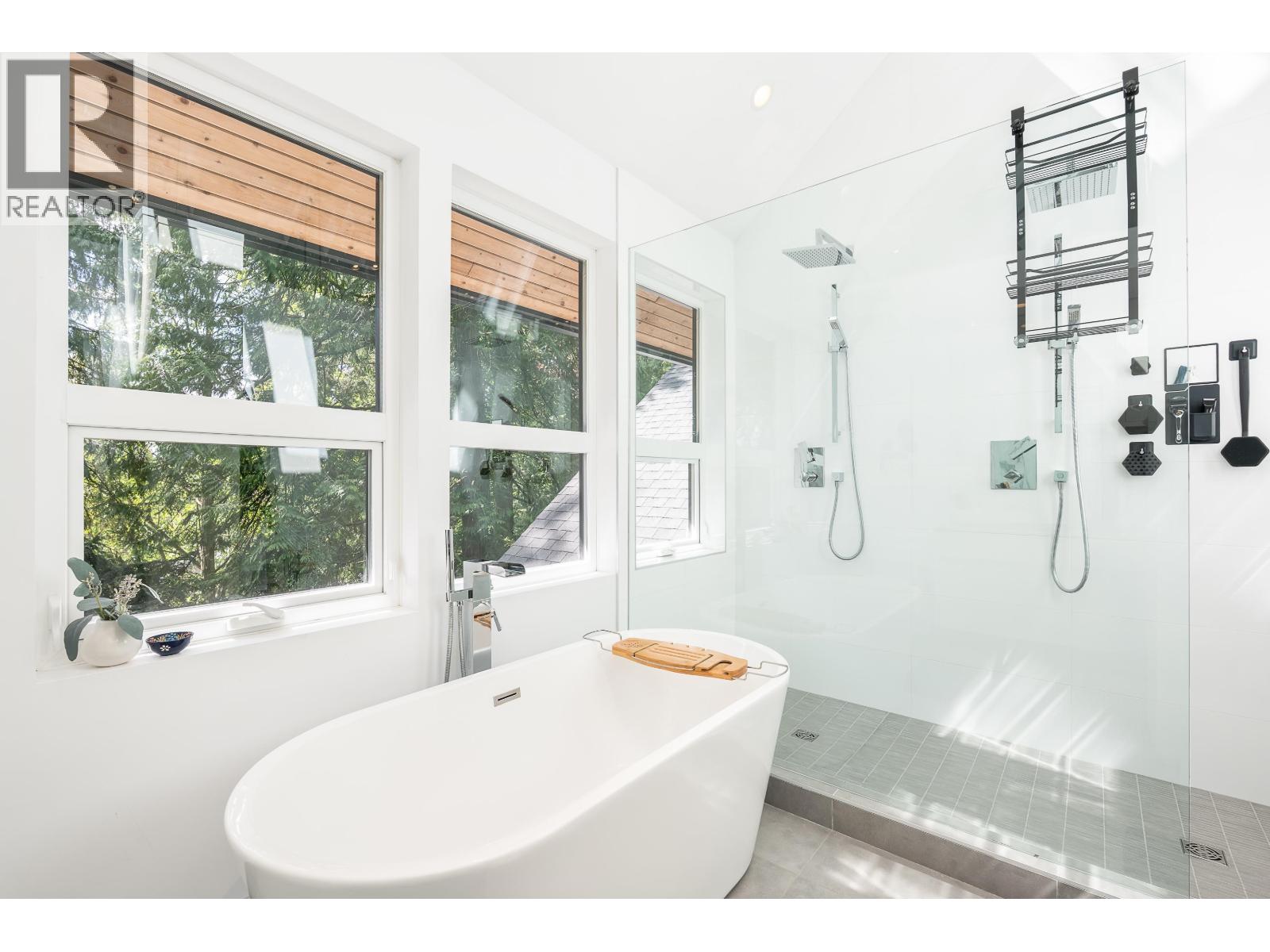 1197 TALL TREE LANE, North Vancouver