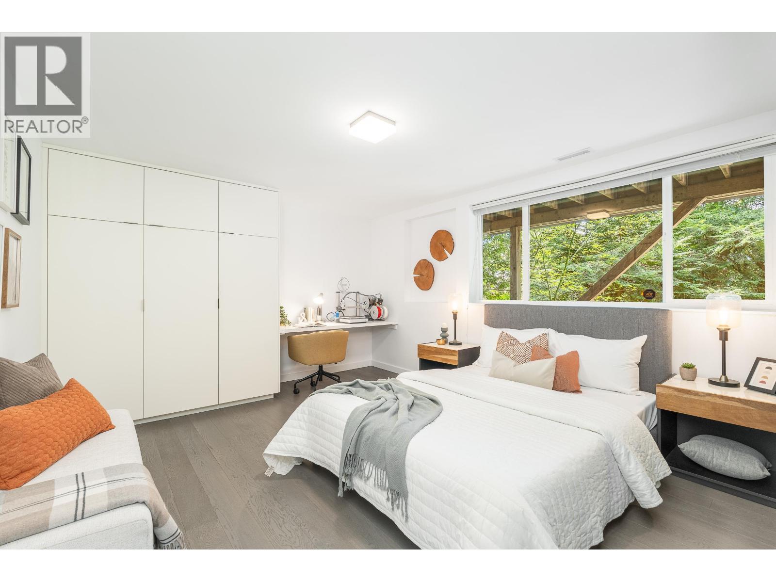 1197 TALL TREE LANE, North Vancouver