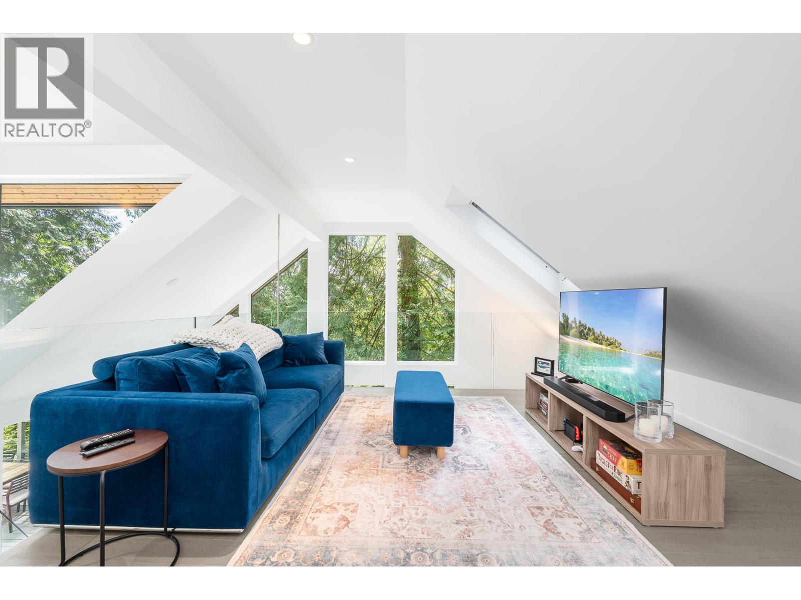 1197 TALL TREE LANE, North Vancouver