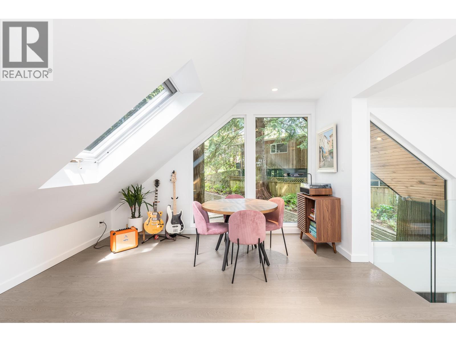 1197 TALL TREE LANE, North Vancouver