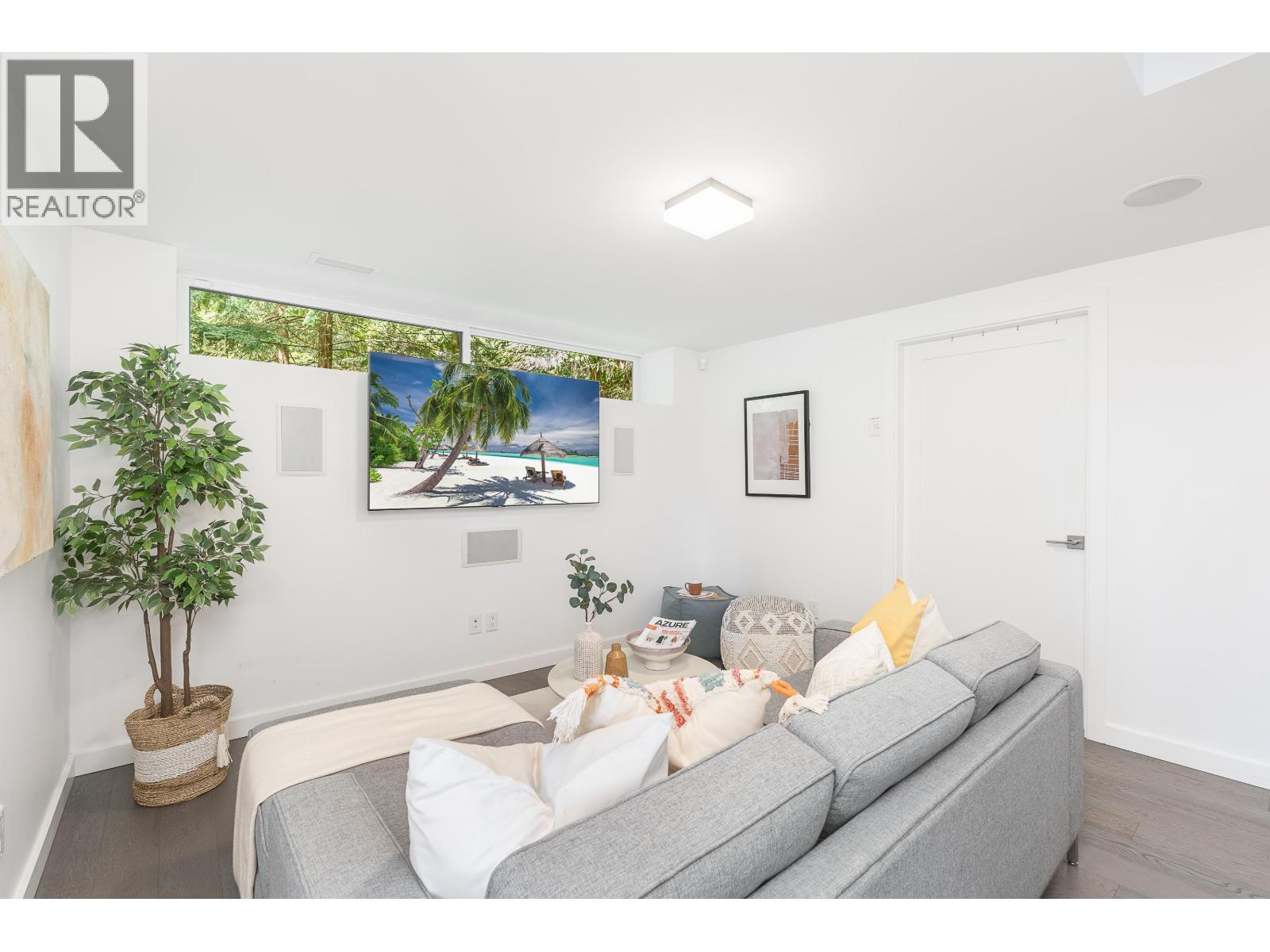 1197 TALL TREE LANE, North Vancouver