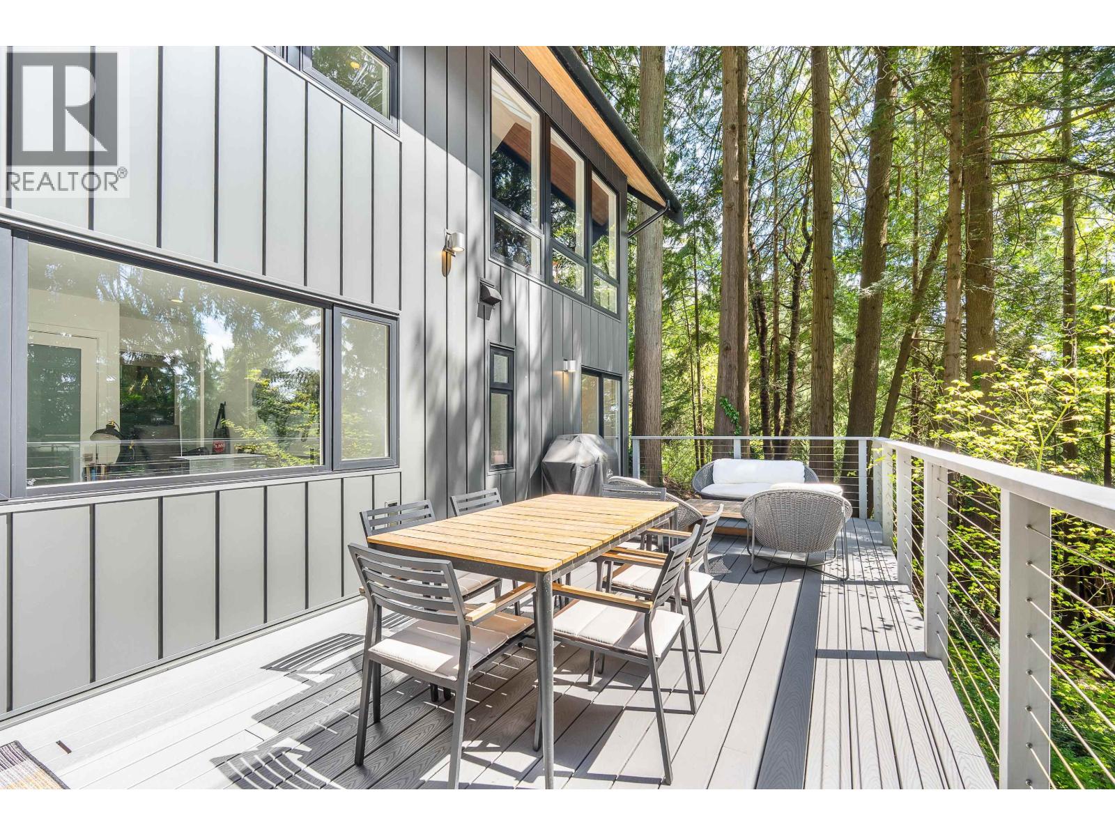 1197 TALL TREE LANE, North Vancouver