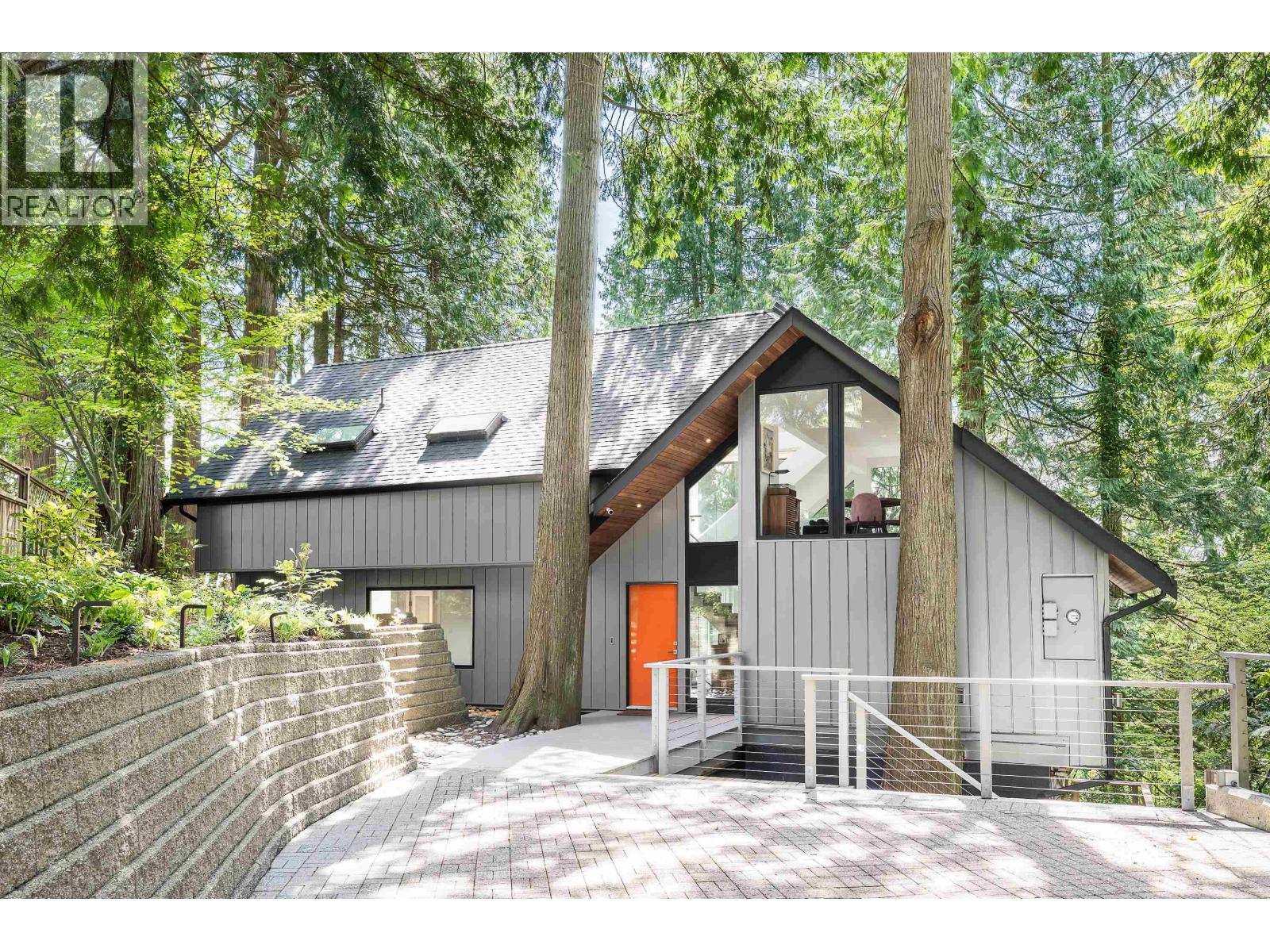 1197 TALL TREE LANE, North Vancouver