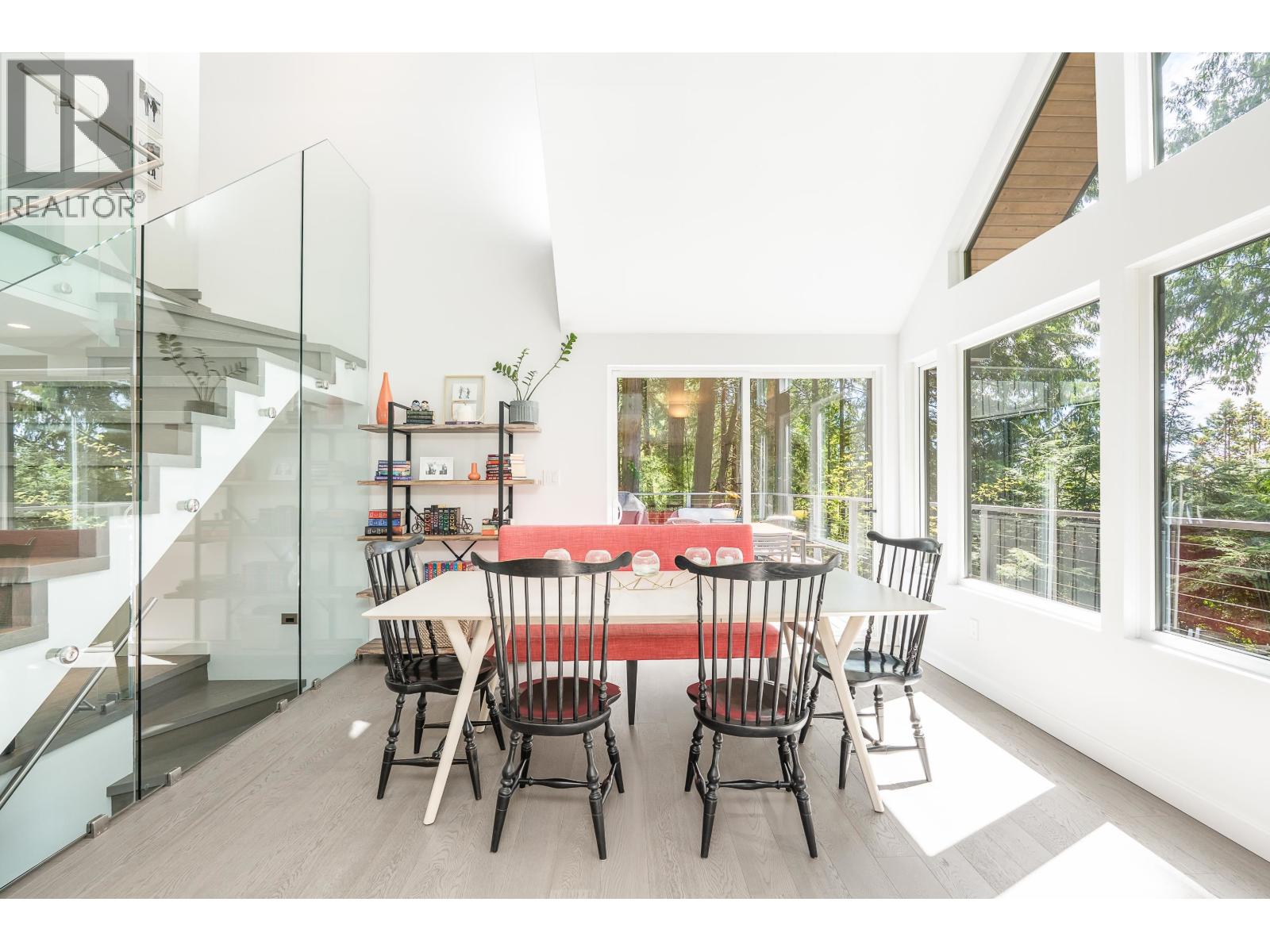 1197 TALL TREE LANE, North Vancouver