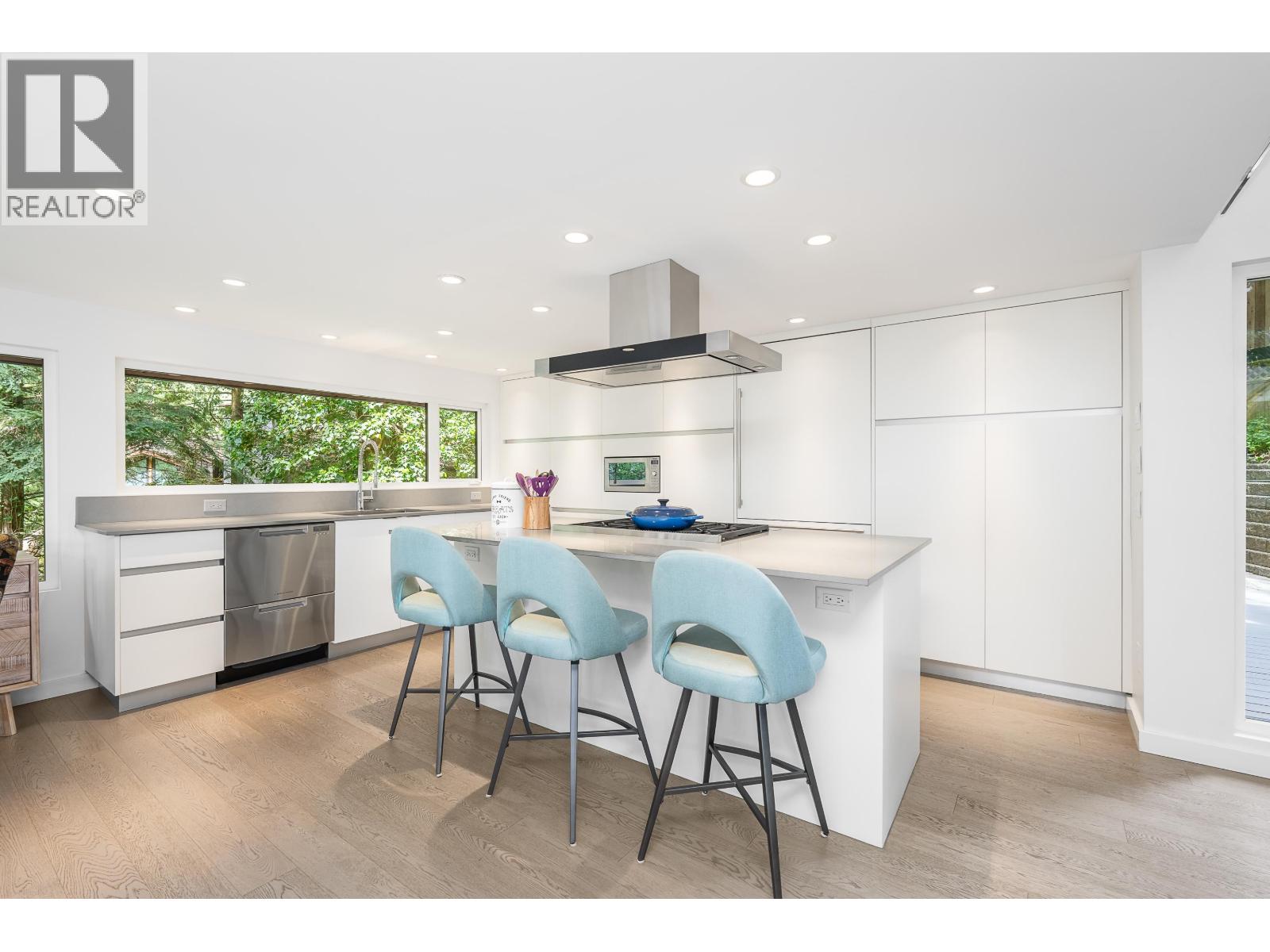 1197 TALL TREE LANE, North Vancouver