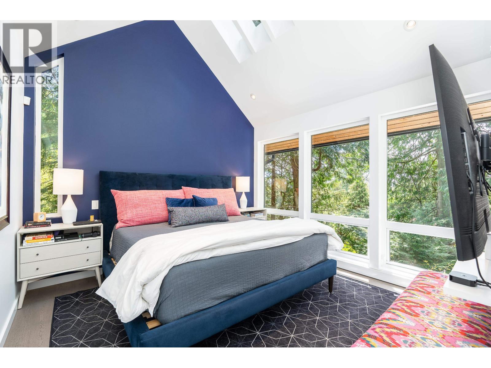 1197 TALL TREE LANE, North Vancouver