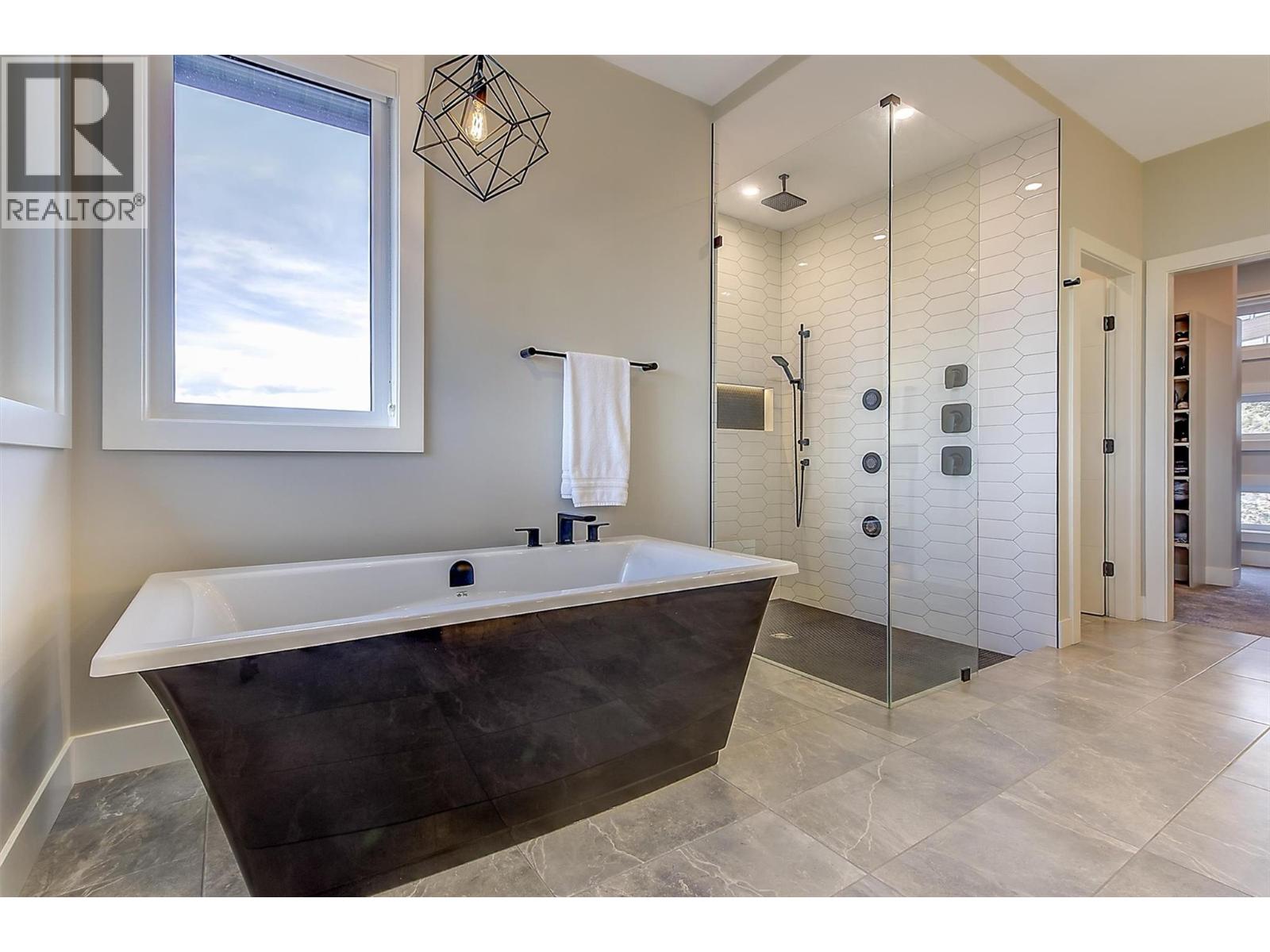  5442 Upper Mission Drive, Kelowna